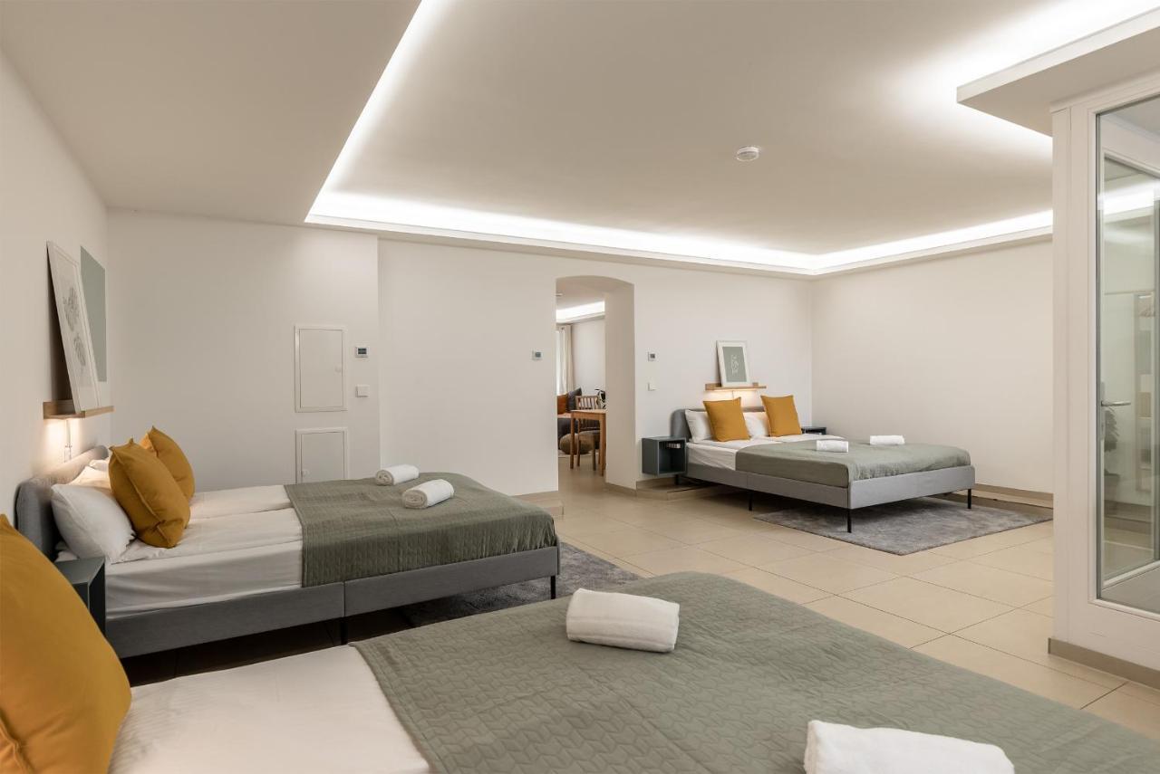 Spacious Apartment In Hemholtzkiez Prenzlauer Berg For 8 People Hiddenseer Berlim Exterior foto